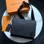Сумка-мессенджер Louis Vuitton