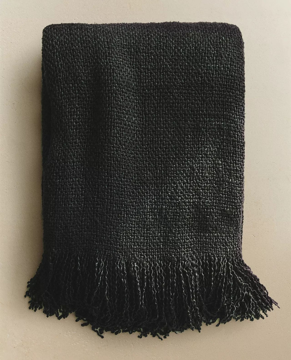 Zara Home - Декоративный плед с бахромой, черное, 140x190 см
