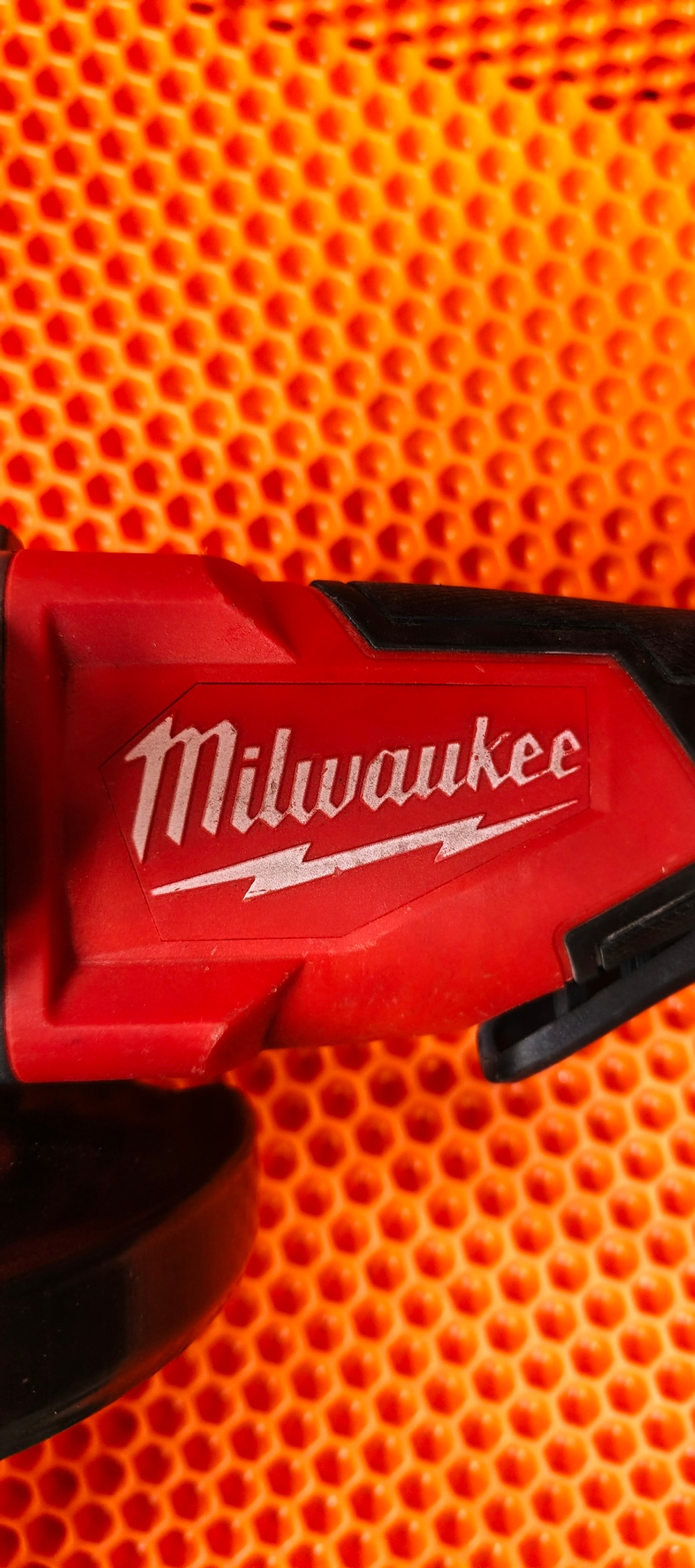 Болгарка (УШМ) Milwaukee no0 125mm