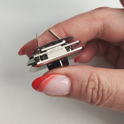 Замок вертушка на винтах Прямоугольник Серебро