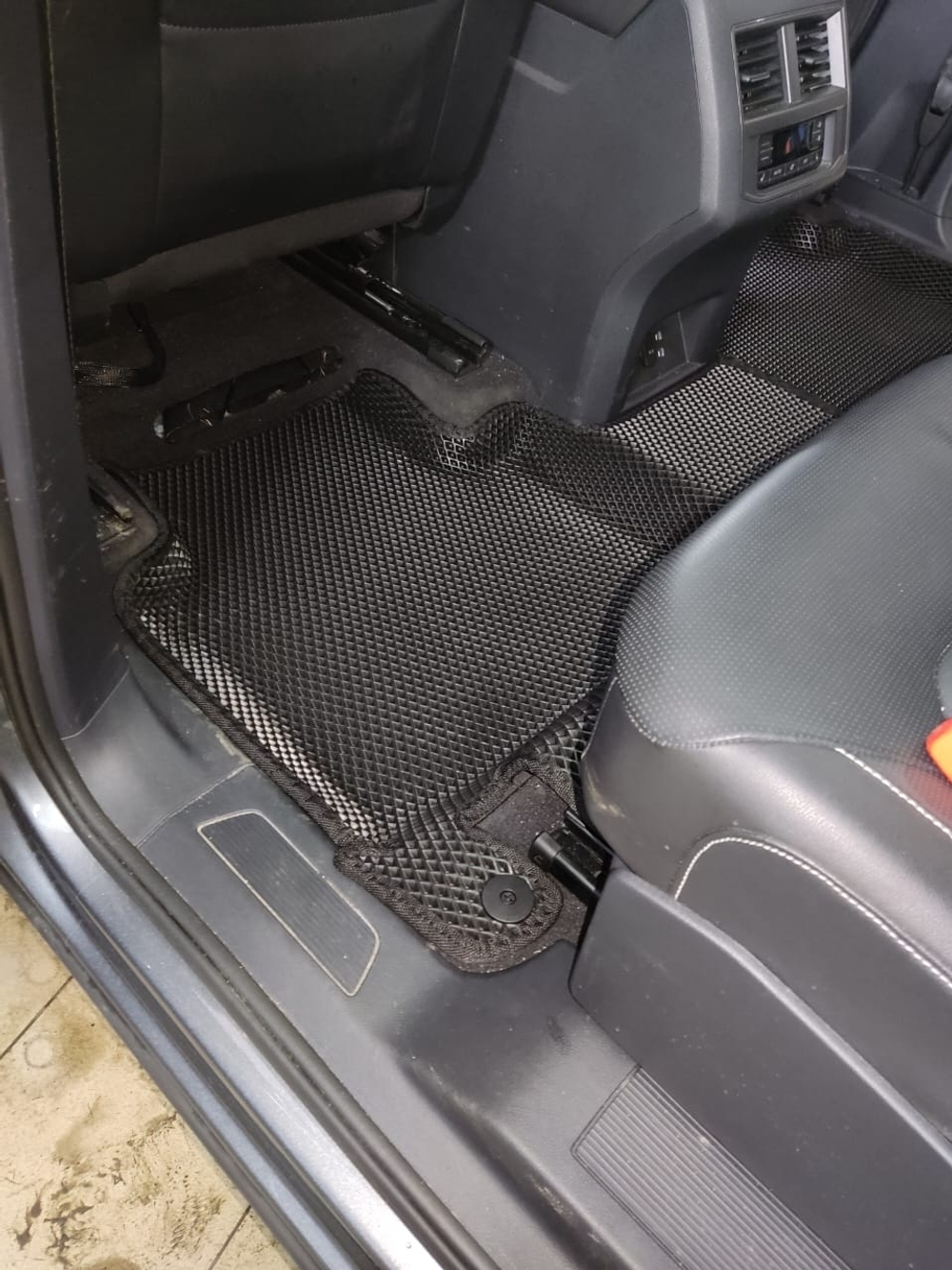 Автоковрики для VW Teramont. Второй ряд - Диван.  (2017--&gt;)