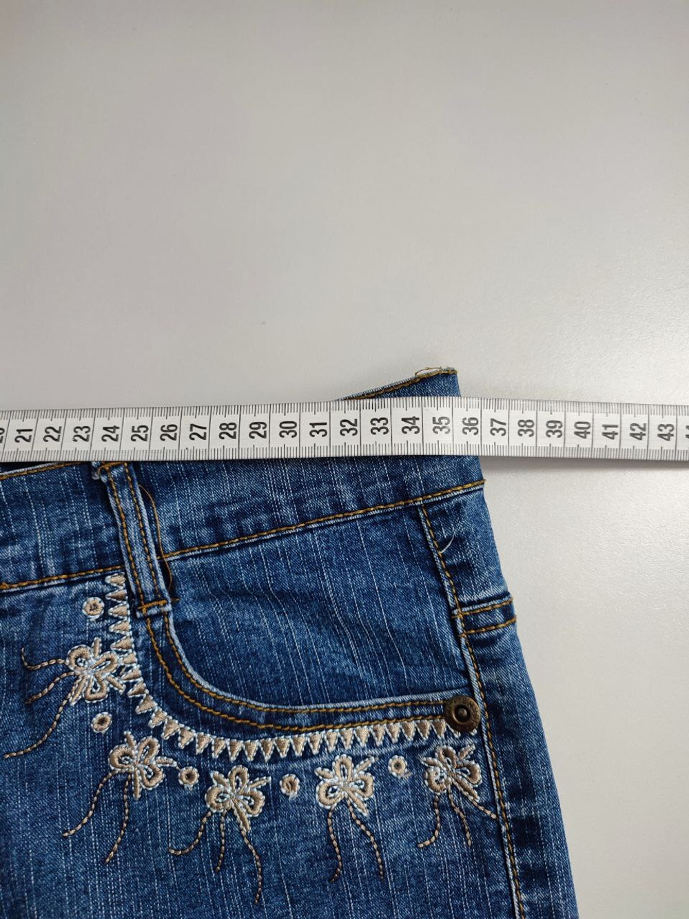 Джинсы HaoBang с вышивкой 44 размер