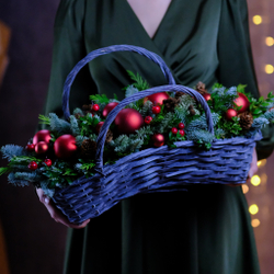 Корзина новогодняя #356 с еловыми ветками