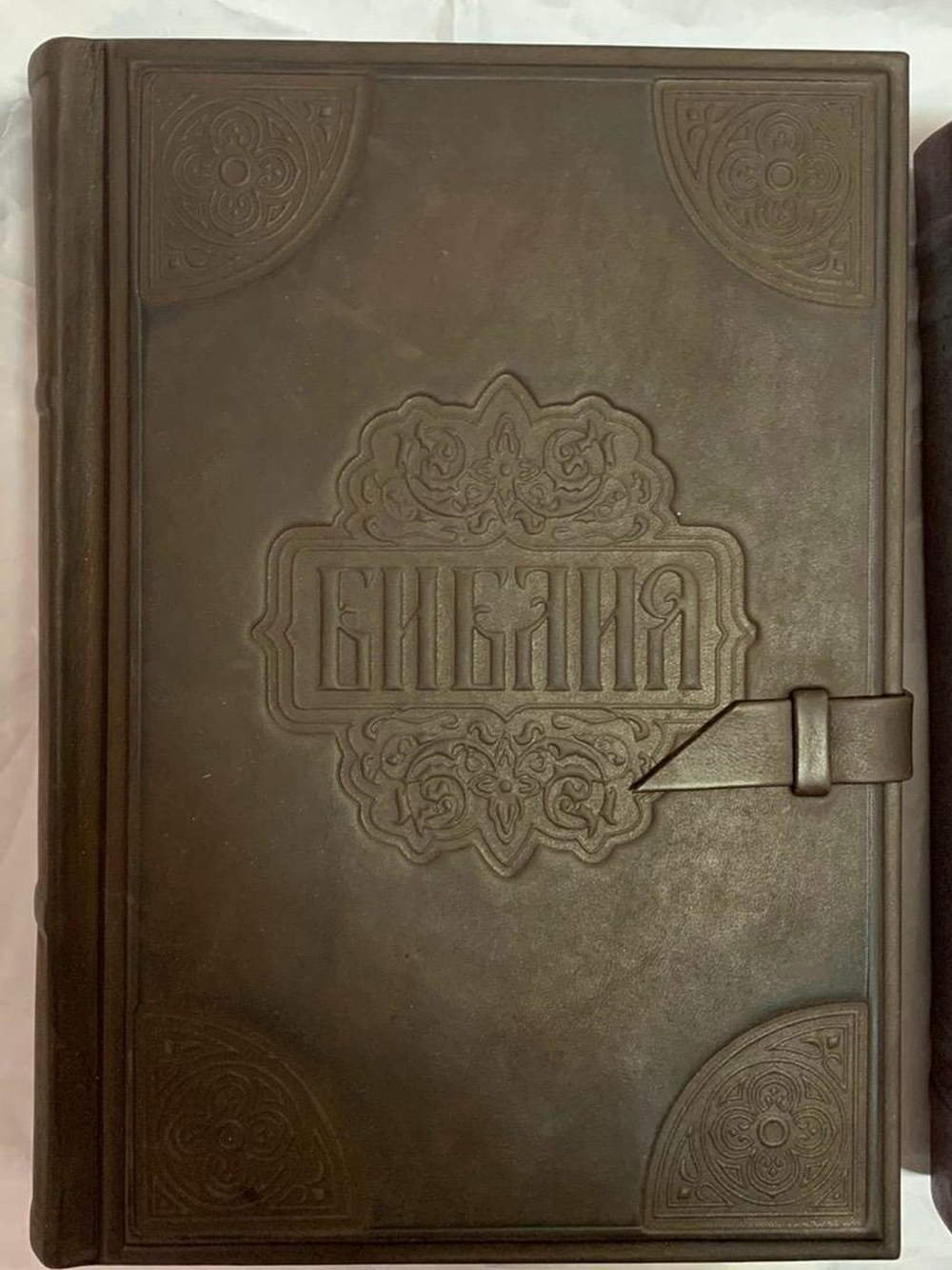 "Библия большая" Книга подарочная в кожаном переплете