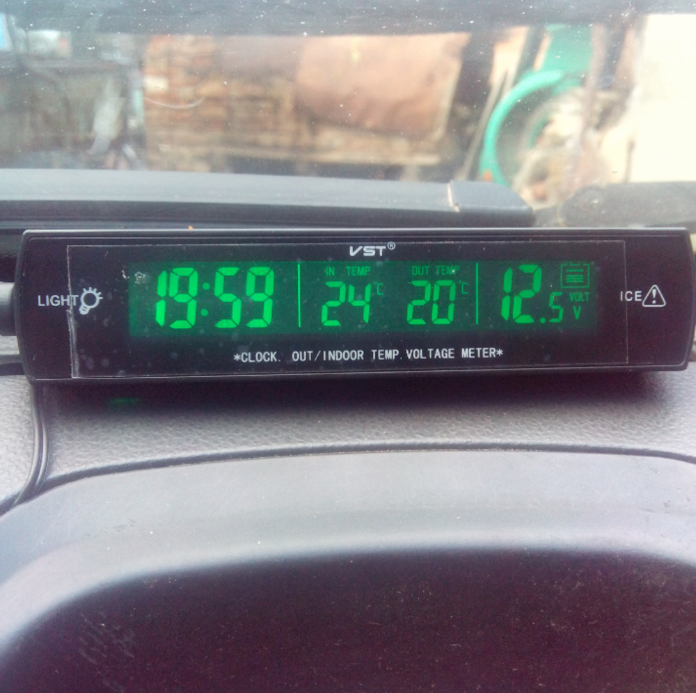 Авто часы VST 7013V Монохром green