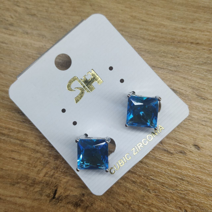 Серьги на англ.заст. Cubic Zirconia форма ромб средний цвет голубой металл серебристый