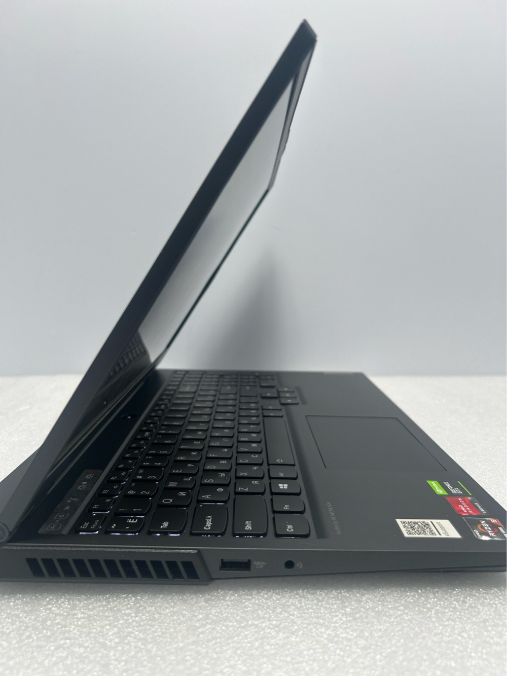Ноутбук Lenovo Legion 5 15ARH05 (82B5008JRU) 15.6"/AMD Ryzen 5 4600H/RAM 8 GB/SSD 256 GB/ GeForce GTX 1650/1920 x 1080/IPS/Windows 10/Подсветка кл-ры:LED/черный. Состояние: B1