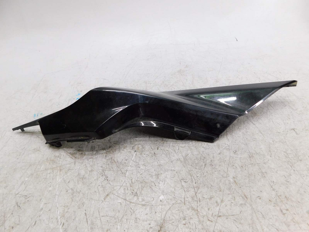 Пластик задний левый Honda VFR800 77230-MJM-D000