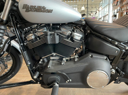 Softail Street Bob 2020 BARRACUDA SILVER DENIM с доп оборудованием
