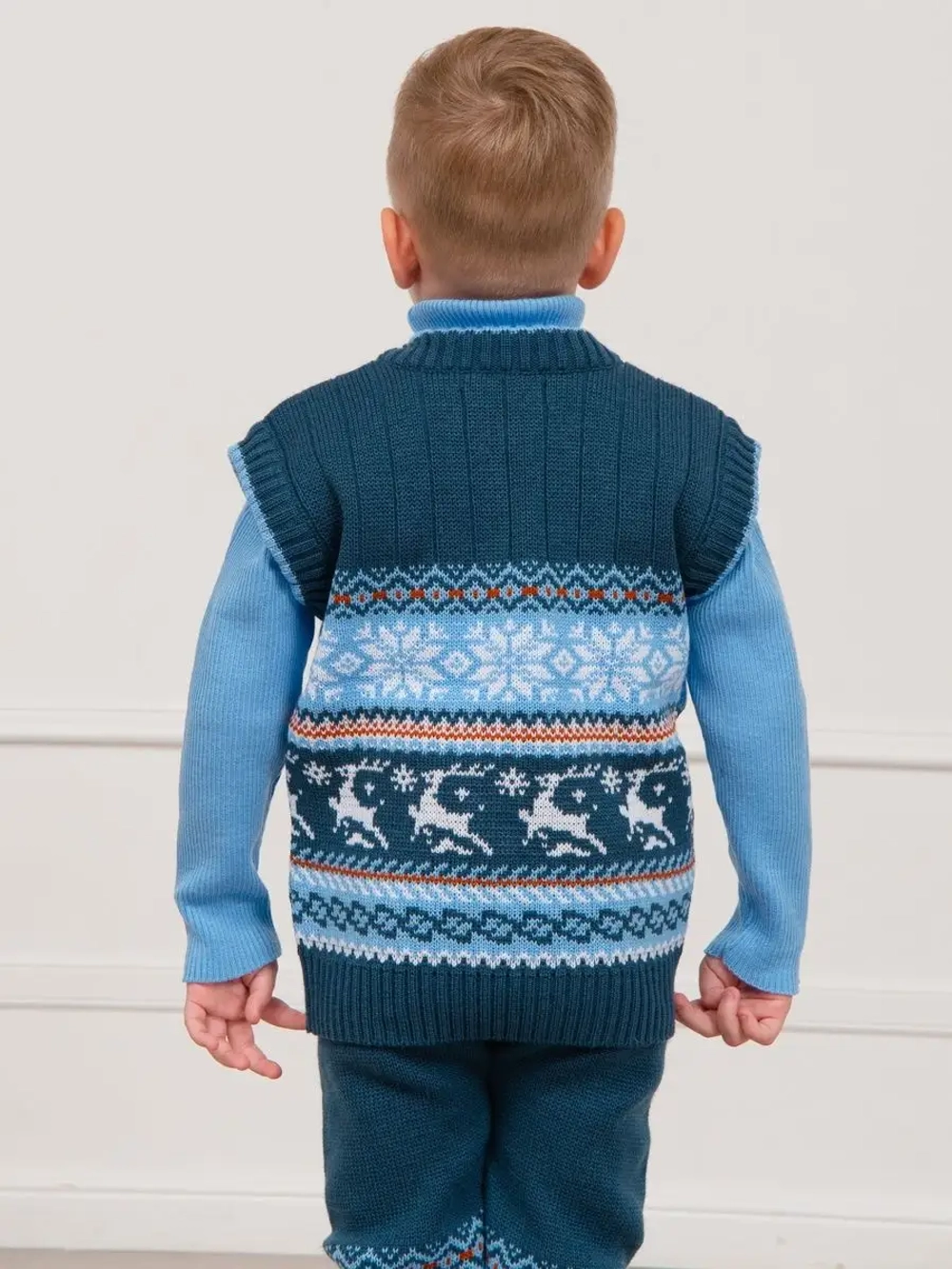 Жилет вязаный