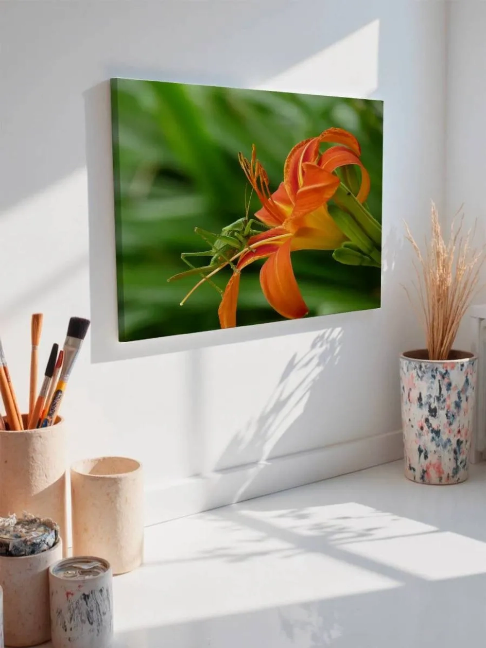 Картина на стену 40 X 50 Лилия и кузнечик