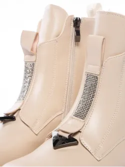 Зимние ботинки на высокой платформе