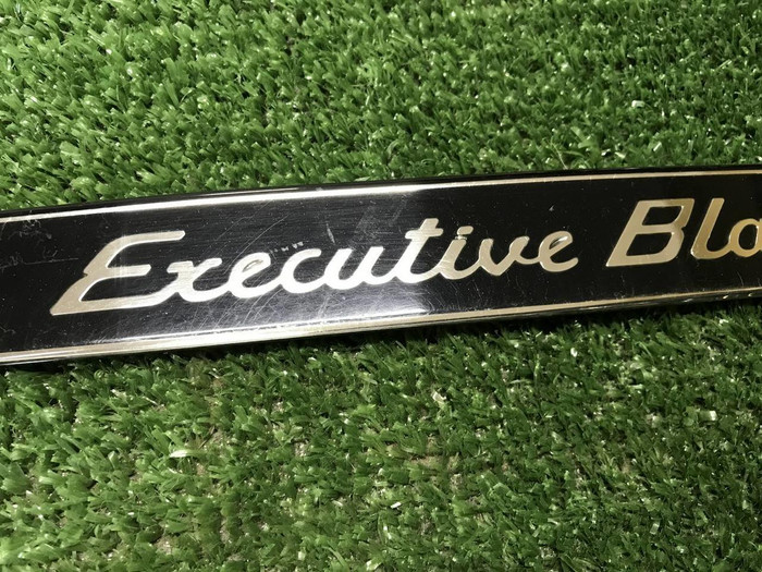 Эмблема Executive Black Land Cruiser 200 (15-21)