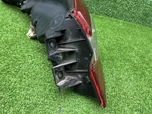 Фонарь правый внешний Toyota Camry XV70 17-нв LED