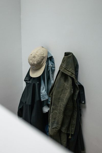 Как почистить куртку: 6 подручных средств, которые есть в каждом доме