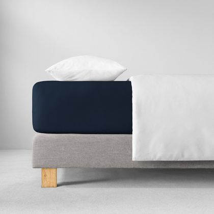 Простыня на резинке 150x200 Estella 606 indigo темно-синяя