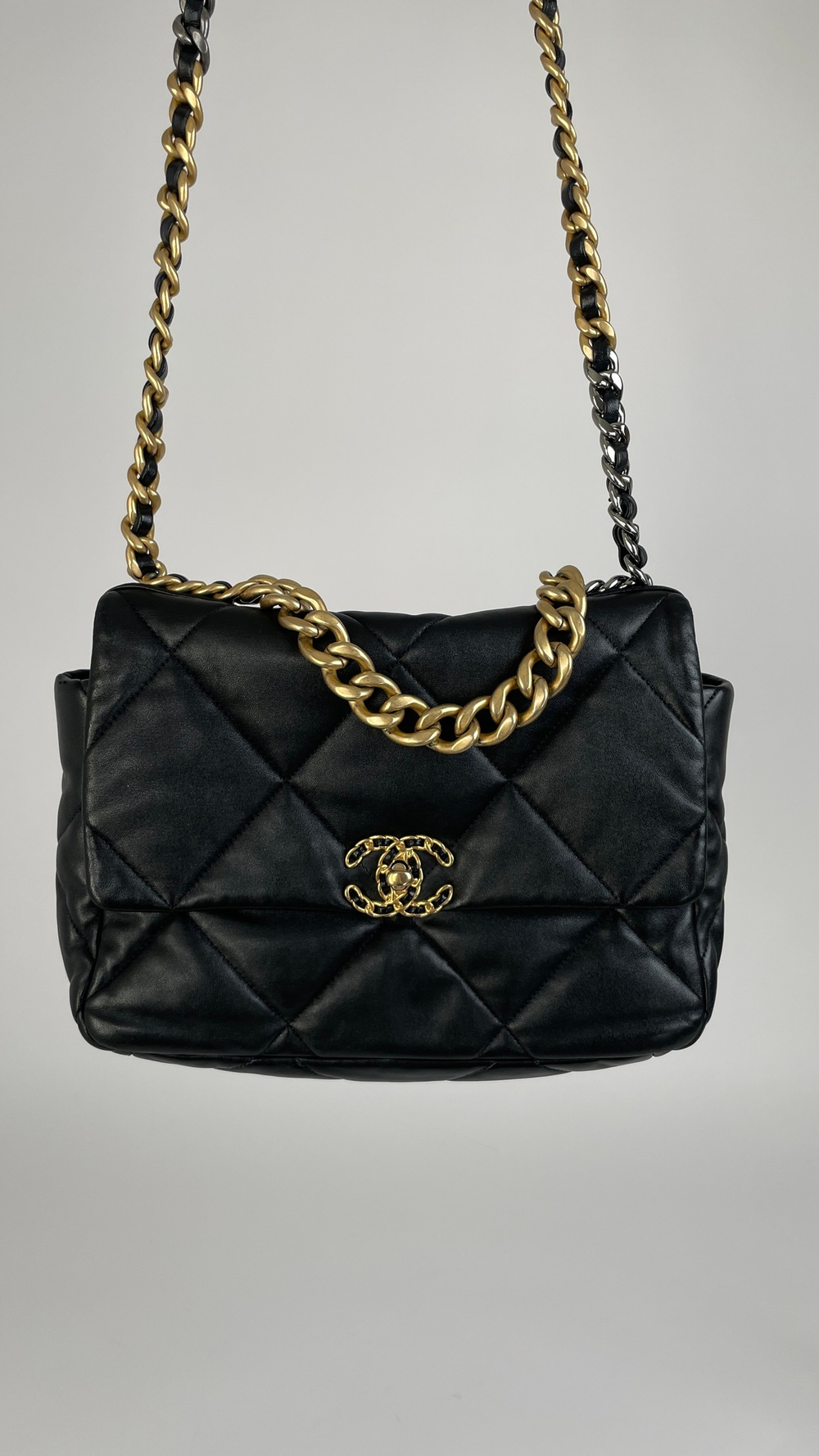 Сумка Chanel 19