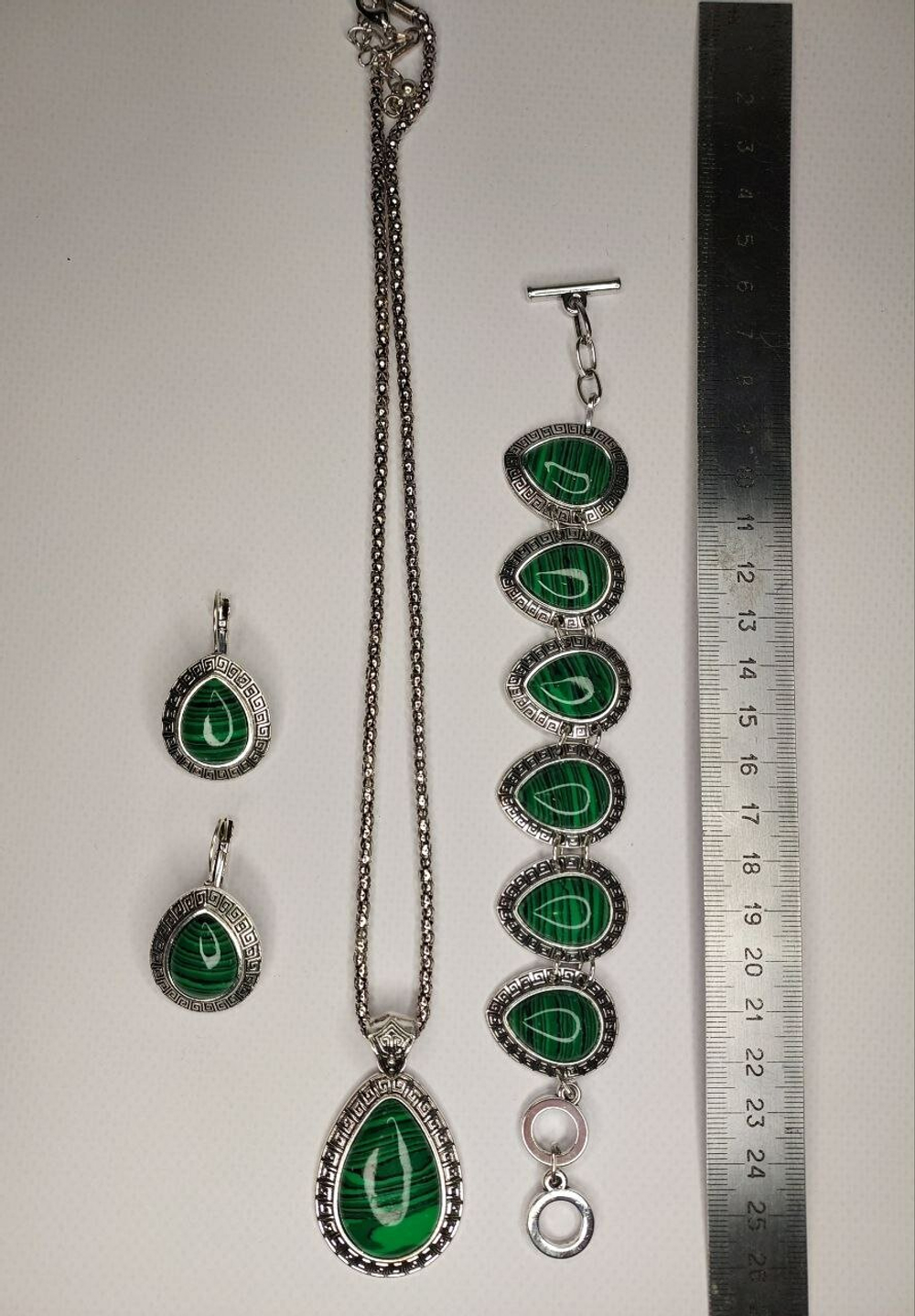 Комплект бижутерии. Подвеска, серьги, браслет с малахитовыми вставками "Малахит" Форма "Капля""