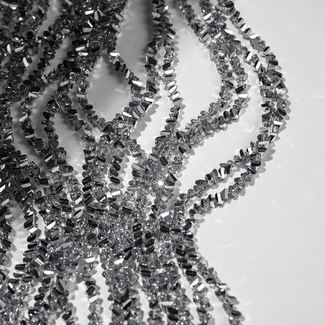 Хрустальные бусины "Марказит" в форме треугольника, оттенок "Metallic Gray", 4мм