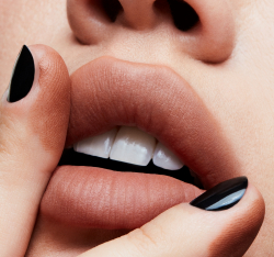 MAC Cosmetics Powder Kiss Lipstick - матовая помада, 3 g