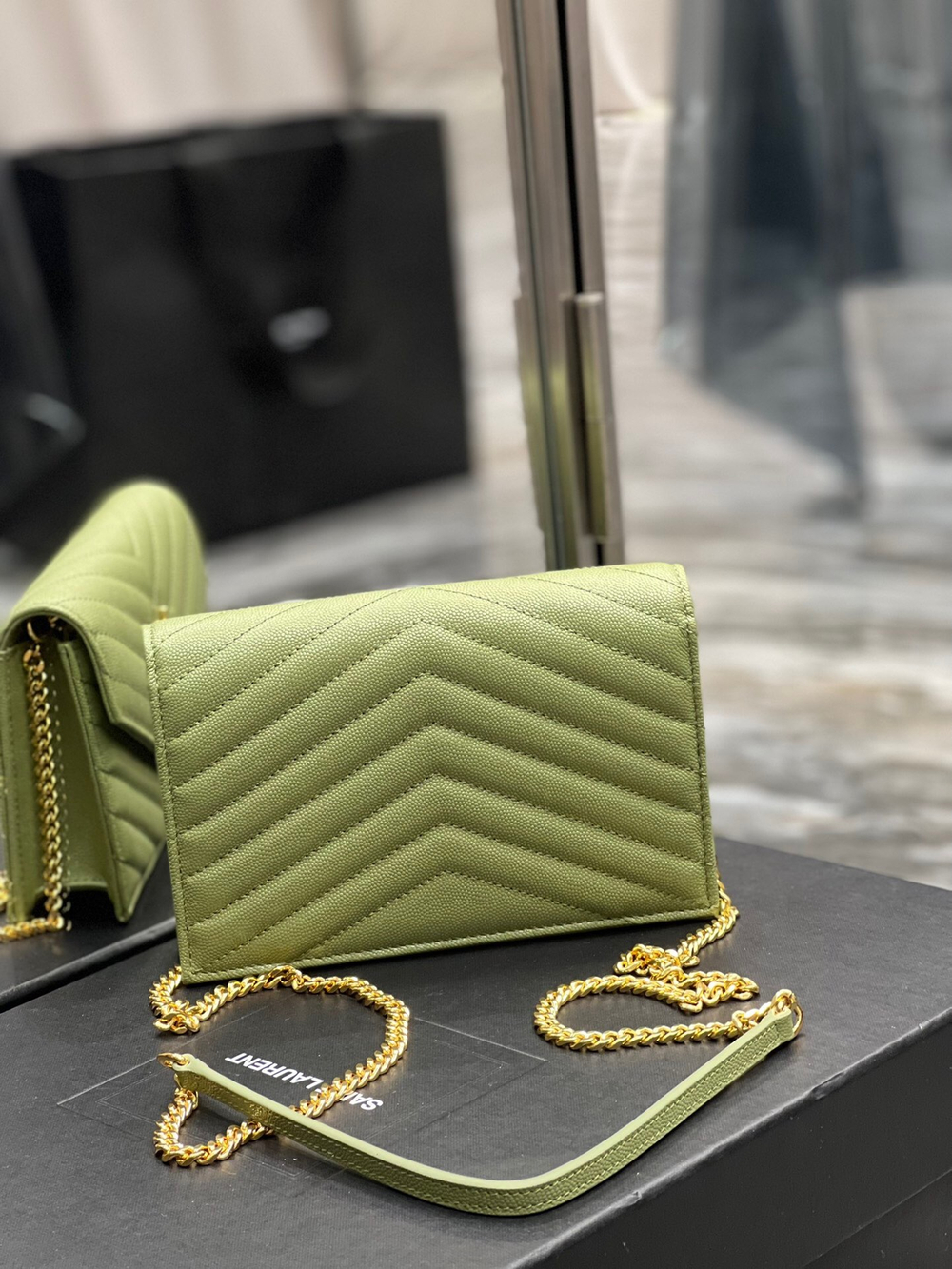 Saint Laurent WOC 19 cm