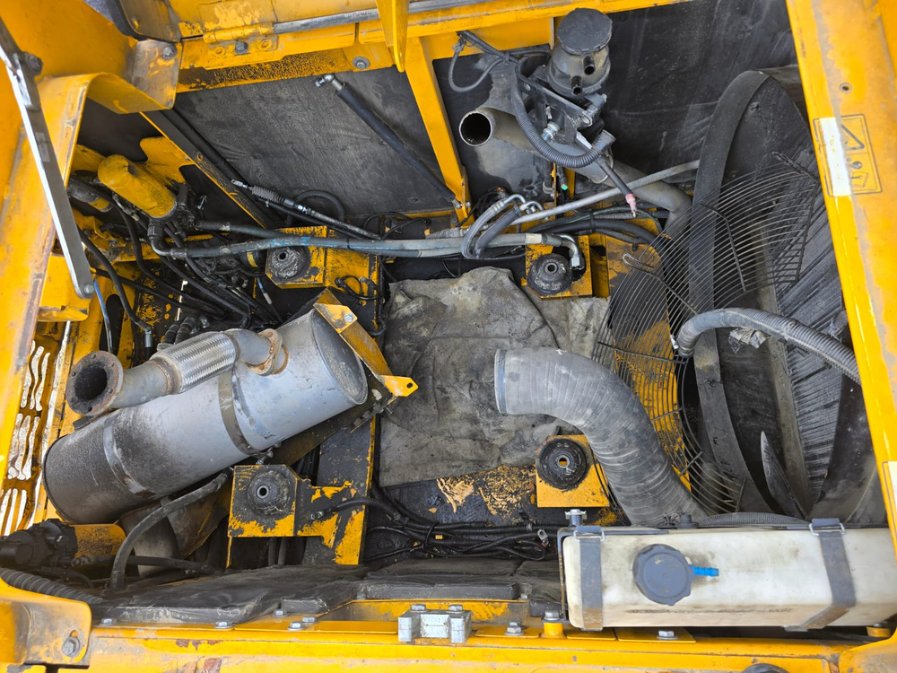 JCB JS 305 Экскаватор JS 305	(Дизельный, 7,2 л, 224 л.с., АТ)