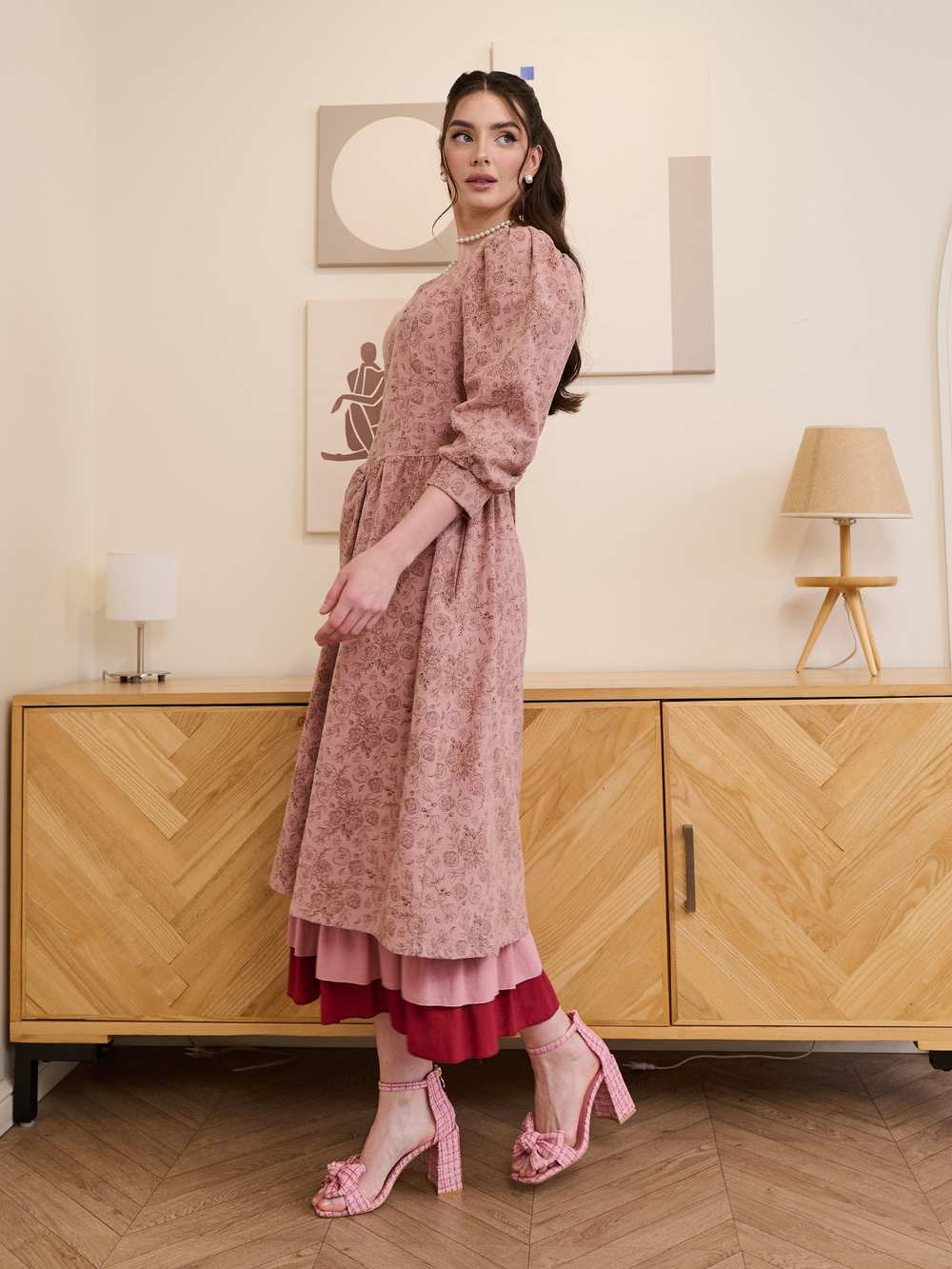 Платье с вырезом-сердечко