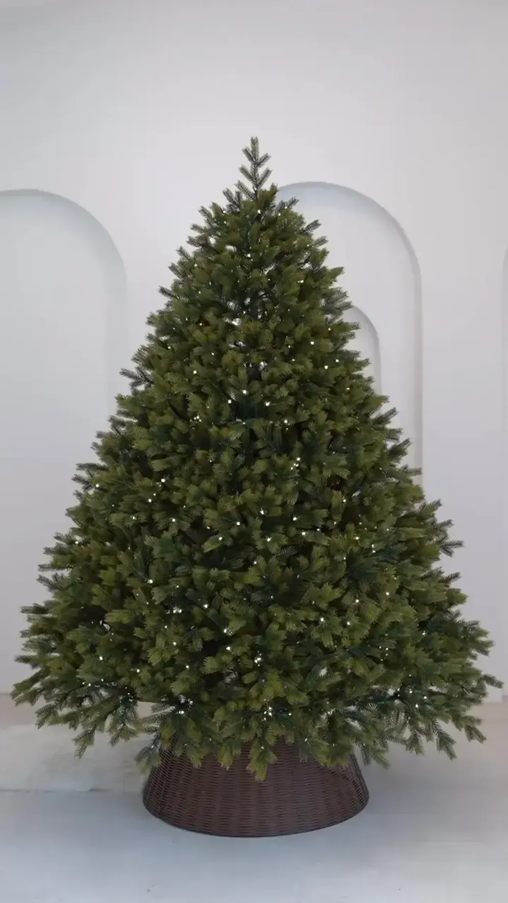 Елка с гирляндой «Эрмитажная» (Литая хвоя) от 1,5 м до 2,7 м