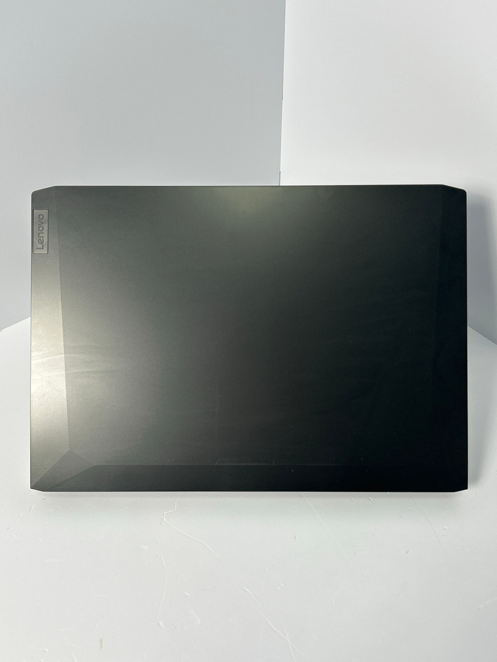 Ноутбук Lenovo IdeaPad Gaming 3 15ACH6 (82K201D1RK) 15.6"/AMD Ryzen 5 5600H/RAM 8GB/SSD 256GB/Nvidia RTX3050 4GB/1920*1080/IPS/DOS/Подсветка кл-ры: LED/Черный. Состояние: Уценка/небольшой след. на матрице от клавиатуры