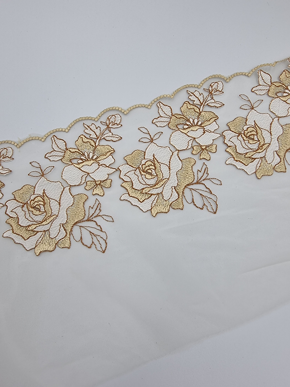 Вышивка на сетке бежевый/золото К793 правая 21 см