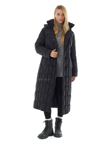 Длинный черный пуховик с поясом