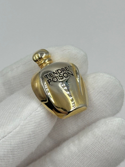 Брошь пин в виде флакона духов Tendre Poison Christian Dior
