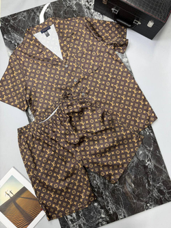 Прогулочный костюм Louis Vuitton
