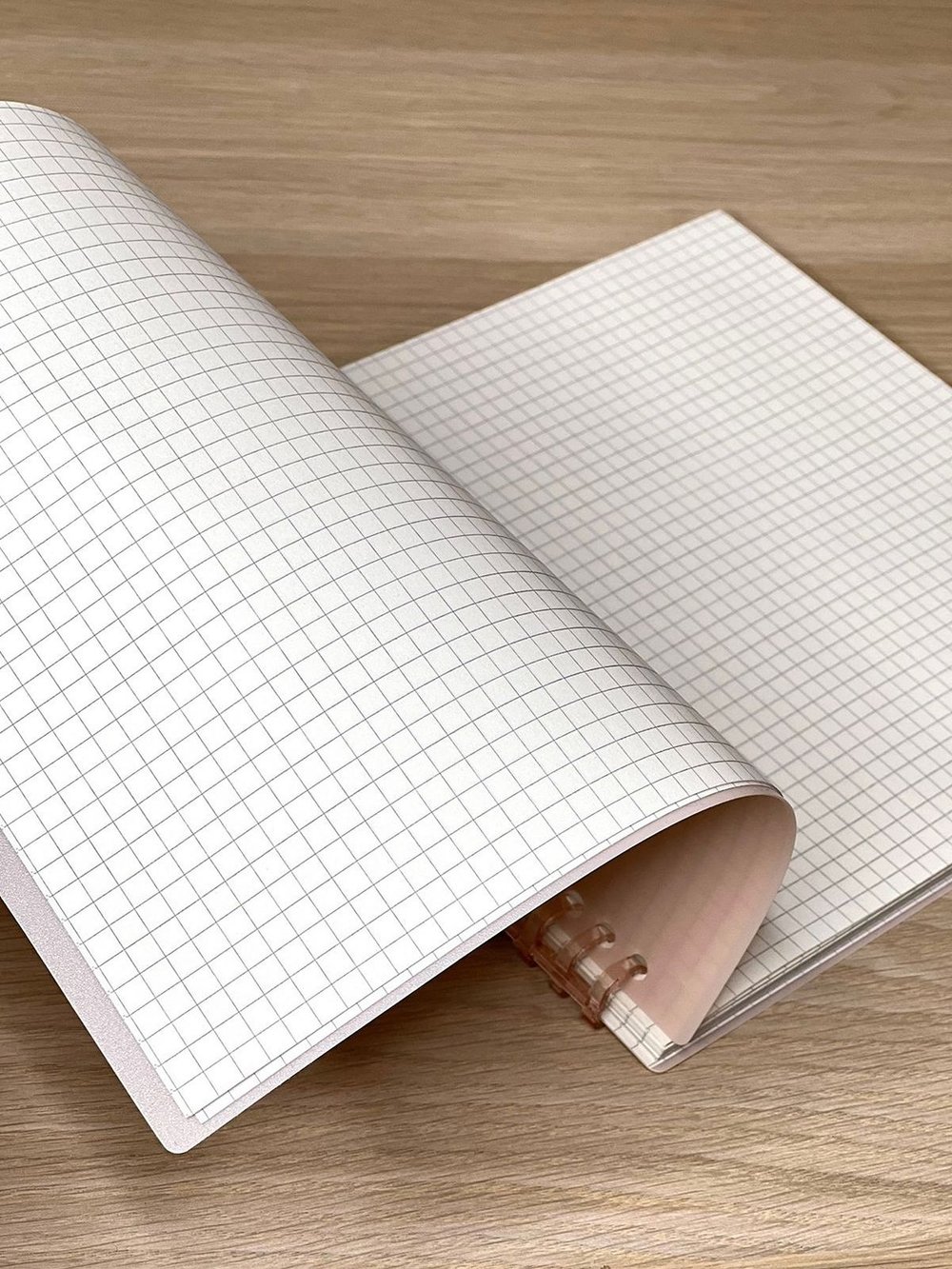 Блокнот квадратный в клетку 60л 195х210 мм розовый (8808-016)