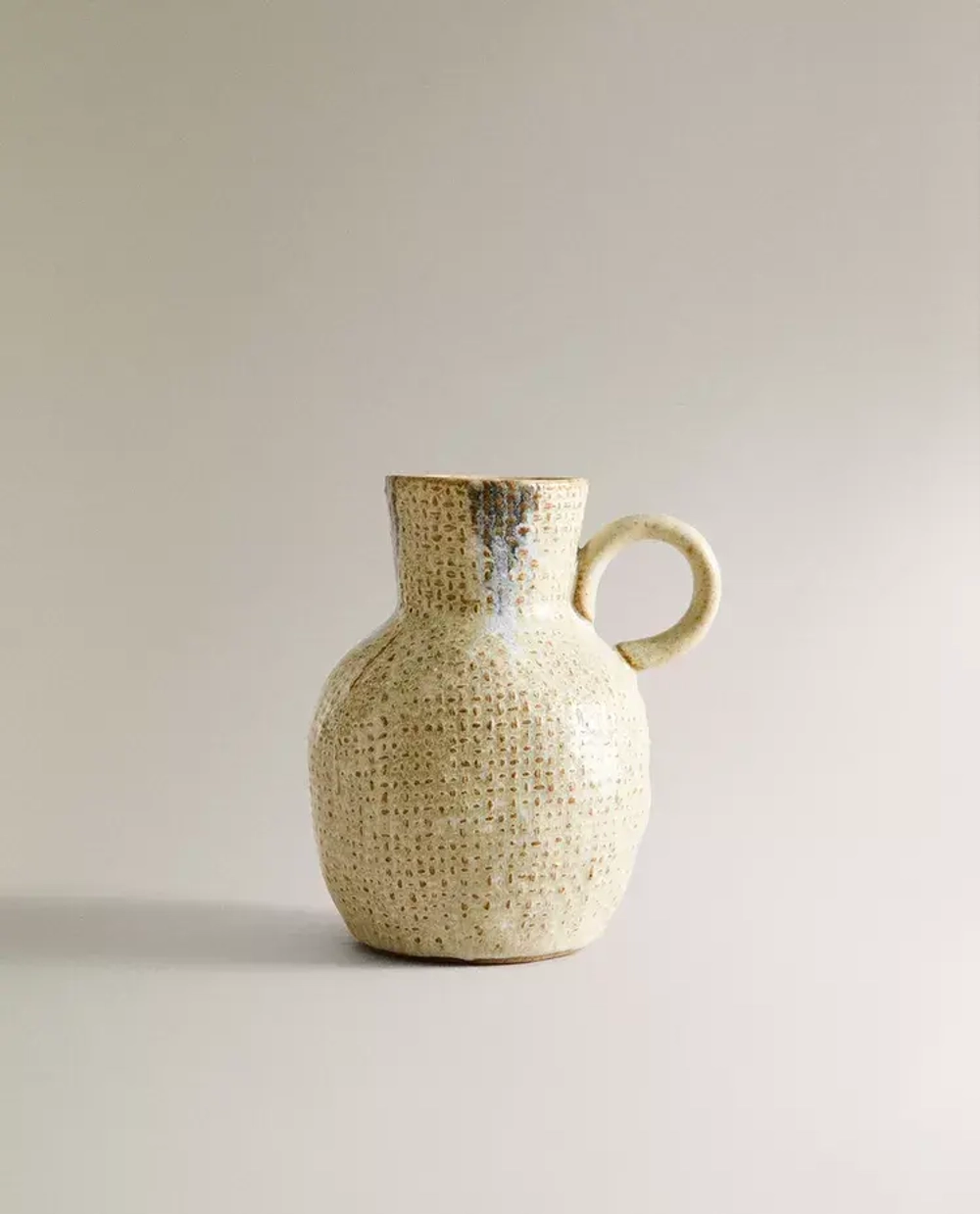 ZARA HOME МАЛЕНЬКАЯ КЕРАМИЧЕСКАЯ ВАЗА-КУВШИН, ЭКРЮ/СИНИЙ