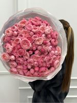 Гранд букет из яркой кустовой пионовидной розы