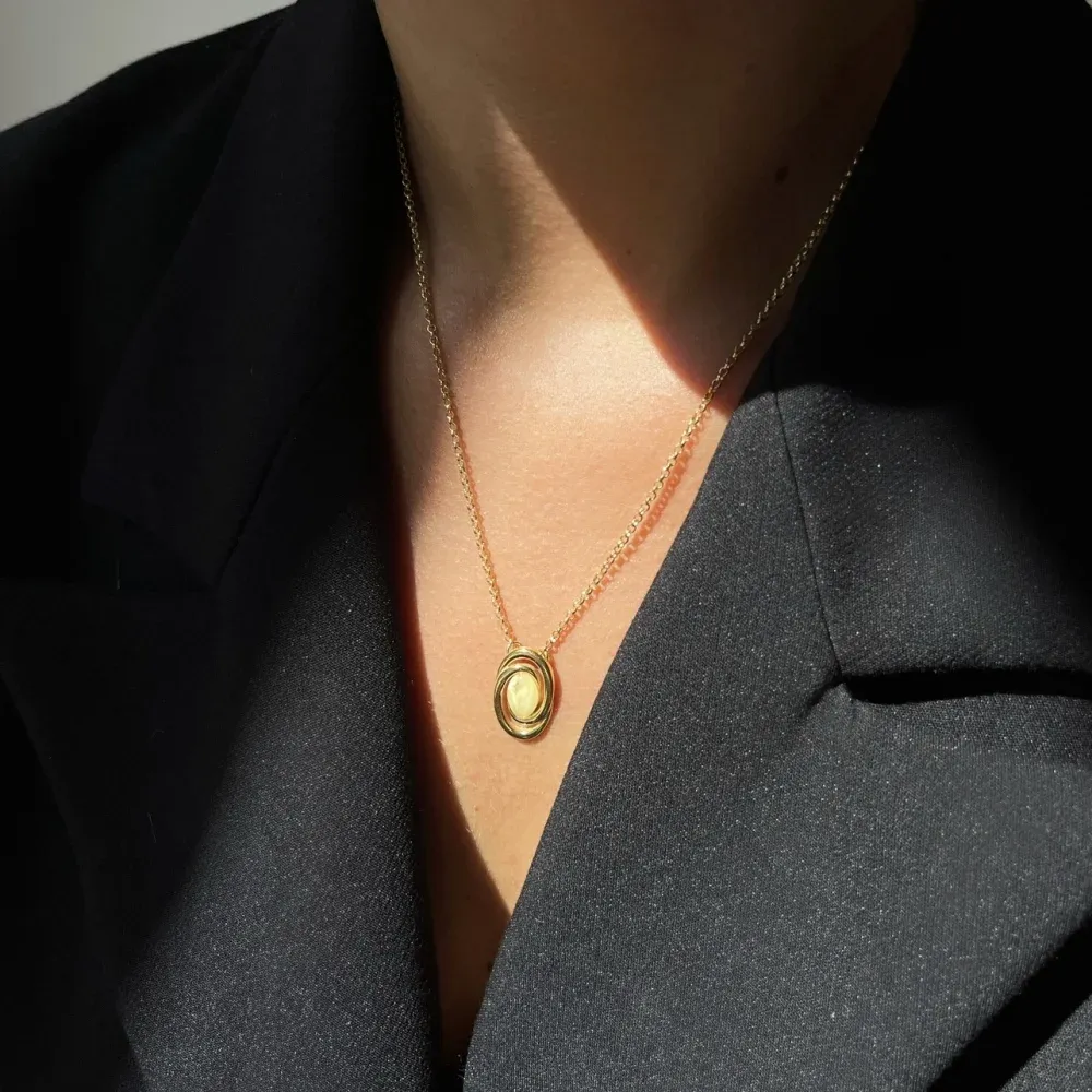 Колье Orion с молочным янтарём, позолота