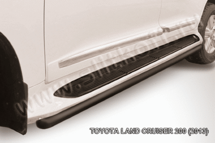 Пороги стальные Toyota Land Cruiser 200 (2013-2015) d57 труба (черные)