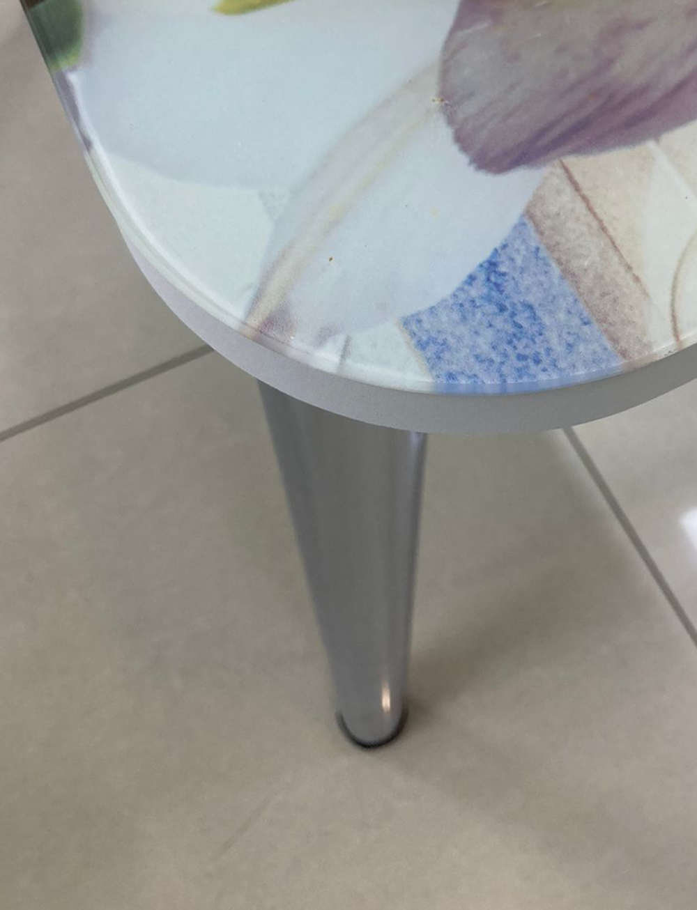 Стол неразд Стеклянный подстолье прямое хром Царг.пояс белый Ст-ца акварель цветы (белая) ф/п