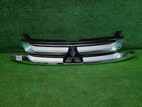 Решетка радиатора Mitsubishi Outlander 3 (15-18)