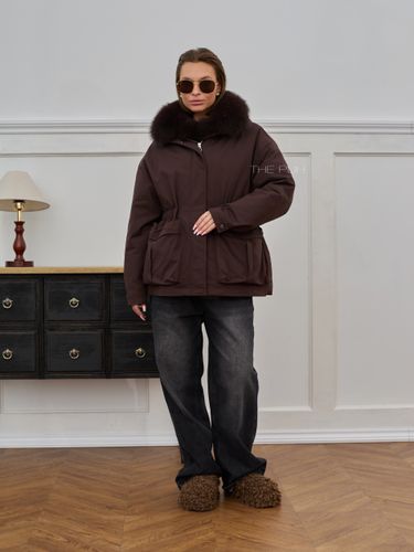 Винная парка-трансформер с меховой оторочкой