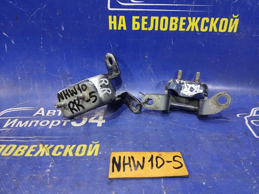 Петля двери задней правой TOYOTA PRIUS 1998