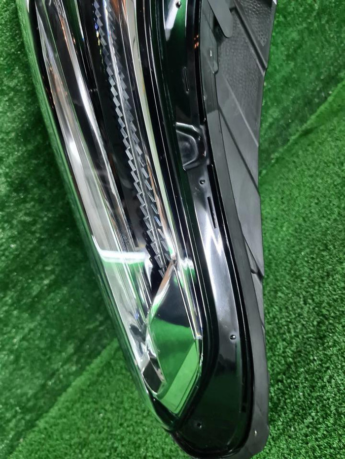 Фара правая Cadillac XT5 (2016-2019) LED