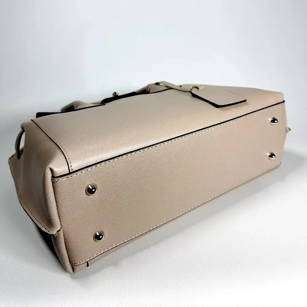 Женская пудровая форматная сумка из натуральной толстой кожи