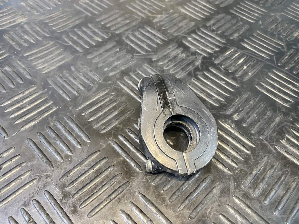 Крепление тросиков газа Yamaha TDM850 RN03J 053980