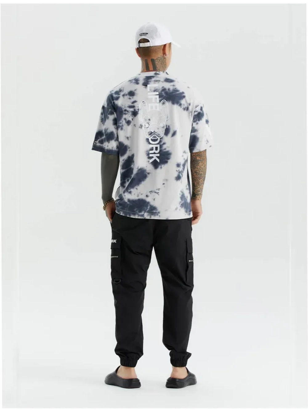 Брюки джоггеры с карманами на молнии