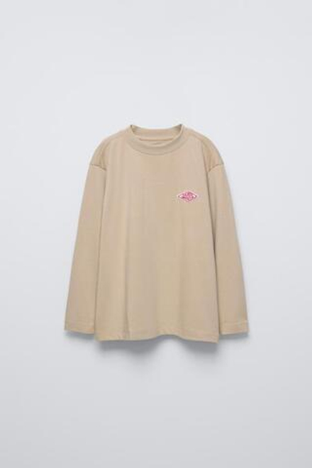 ZARA ФУТБОЛКА С НАШИВКОЙ, РЫЖЕВАТО-КОРИЧНЕВЫЙ