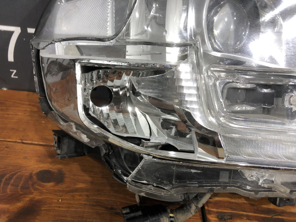 Фара правая Toyota Land Cruiser 200 15-21 Б/У Оригинал 8110560K12