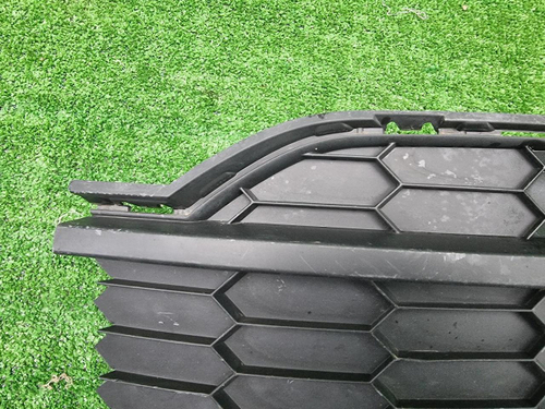 Решетка переднего бампера левая Skoda Karoq 17-21