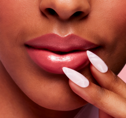MAC Cosmetics Lustreglass Sheer-Shine Lipstick - глянцевая помада, 3 g